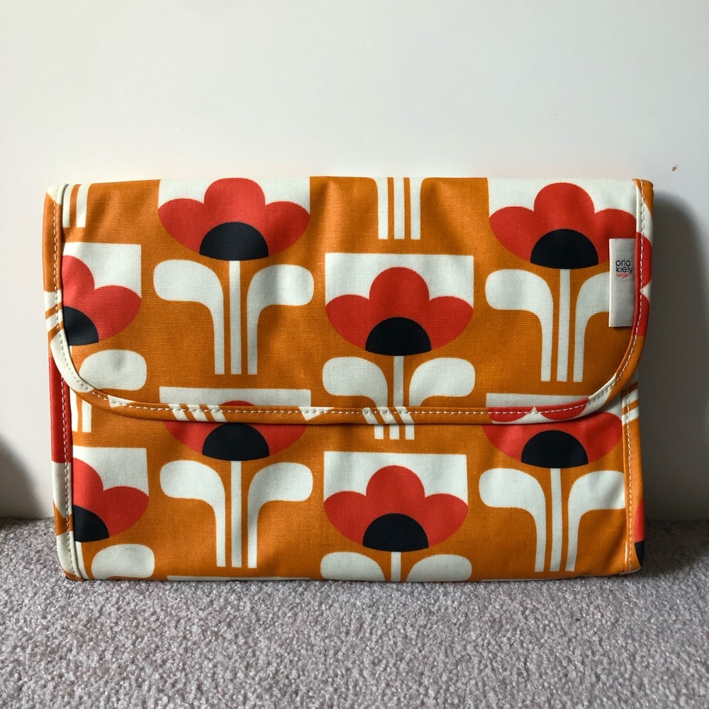 ✨NEW✨ Orla Kiely Hanging Organizer Cosmetic Bag